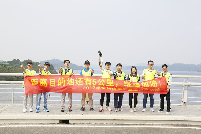 我服務(wù)，我快樂！加油，加油，加油！！.JPG